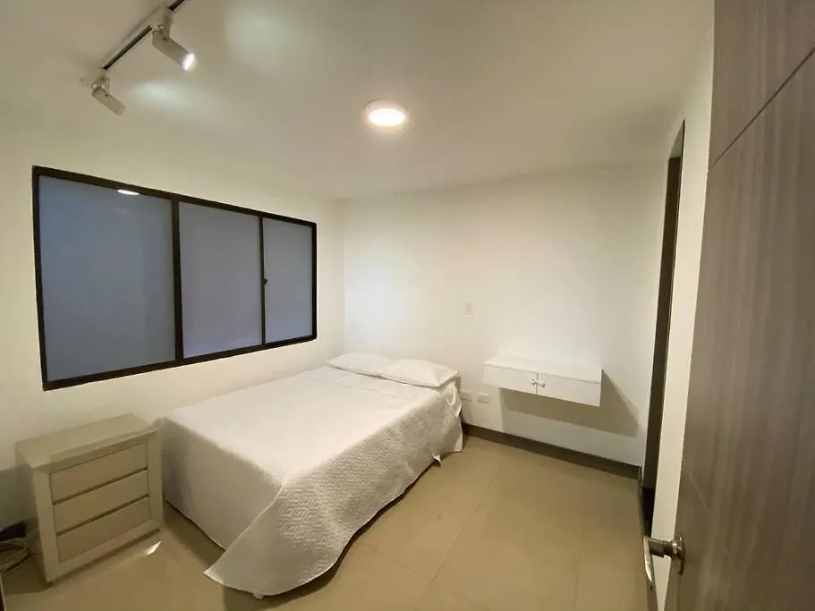 Apartamento Amplio Apartamento Amoblado En Medellin Mlb201