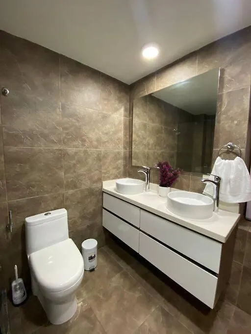 Apartamento Amplio Apartamento Amoblado En Medellin Mlb201