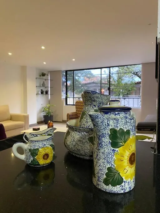 Apartamento Amplio Apartamento Amoblado En Medellin Mlb201