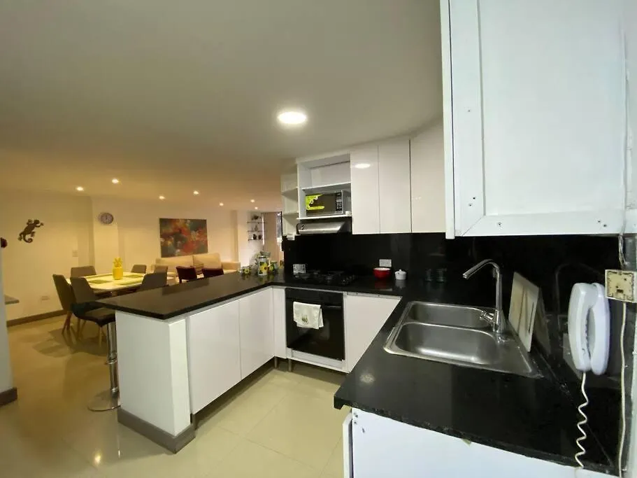 Apartamento Amplio Apartamento Amoblado En Medellin Mlb201