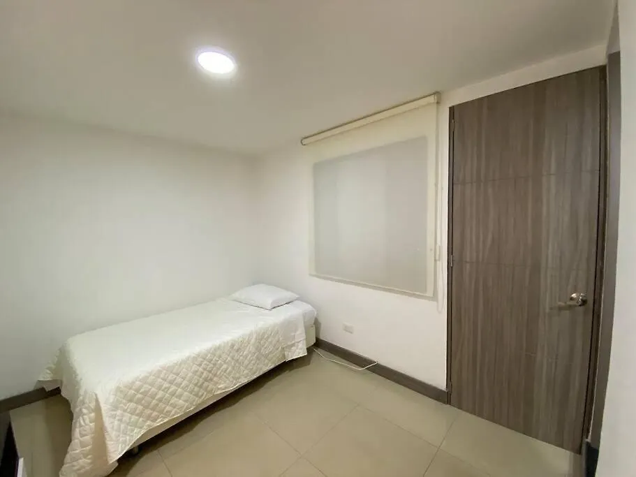 Apartamento Amplio Apartamento Amoblado En Medellin Mlb201