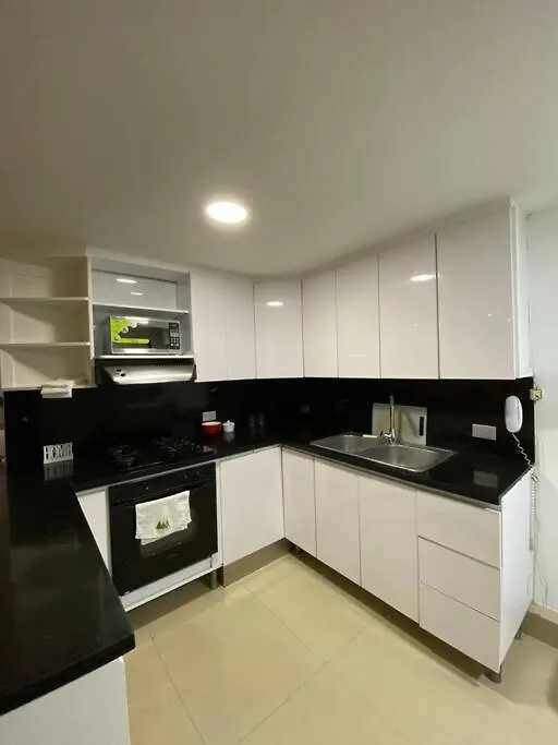 Apartamento Amplio Apartamento Amoblado En Medellin Mlb201